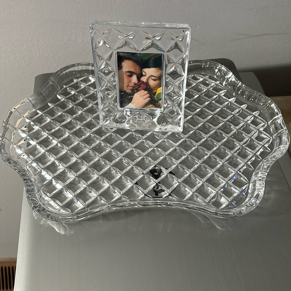 Like new dressing table 2 piece crystal vanity set